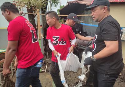 Semangat Gotong Royong, Richard Sualang Pimpin PDI Perjuangan Manado Bakti Sosial di Molas 7