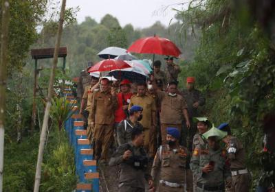 Diguyur Hujan, Gubernur Olly Nekad Masuk ke Lokasi Banjir: Tuhan Tolong Torang Samua