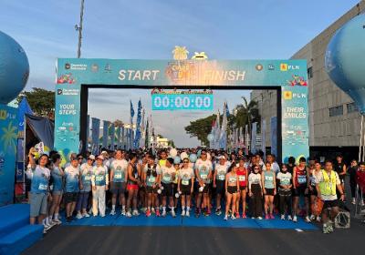 1.300 Peserta Meriahkan Go & Glow PLN Mobile Charity Color Run di Manado, Satukan Energi dan Aksi Sosial