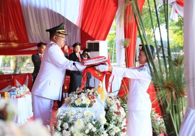 Pimpin Upacara Penurunan Bendera, Wawali Richard Sualang Ucapkan Terima Kasih Kepada Paskibraka Kota Manado