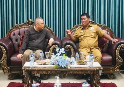 Gubernur Yulius dan Menhub Dudy Bertemu di Manado, Bahas Tragedi Terbakarnya KM Barcelona V