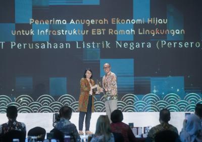 Komitmen Transisi Energi, PLN Raih Anugerah Ekonomi Hijau untuk Infrastruktur EBT Ramah Lingkungan
